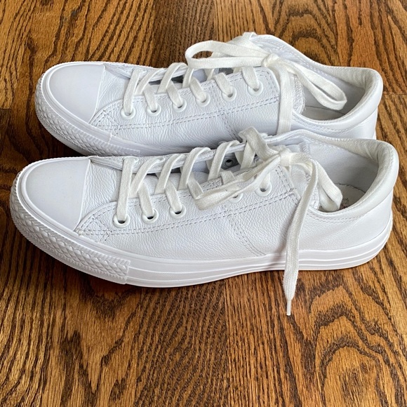 Chuck Taylor Madison OX low top leather converse, size 7.5. Excellent condition - Picture 3 of 13